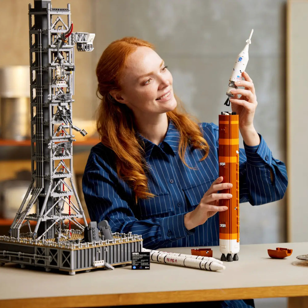 LEGO Icons NASA Artemis Launch Pad 10341
